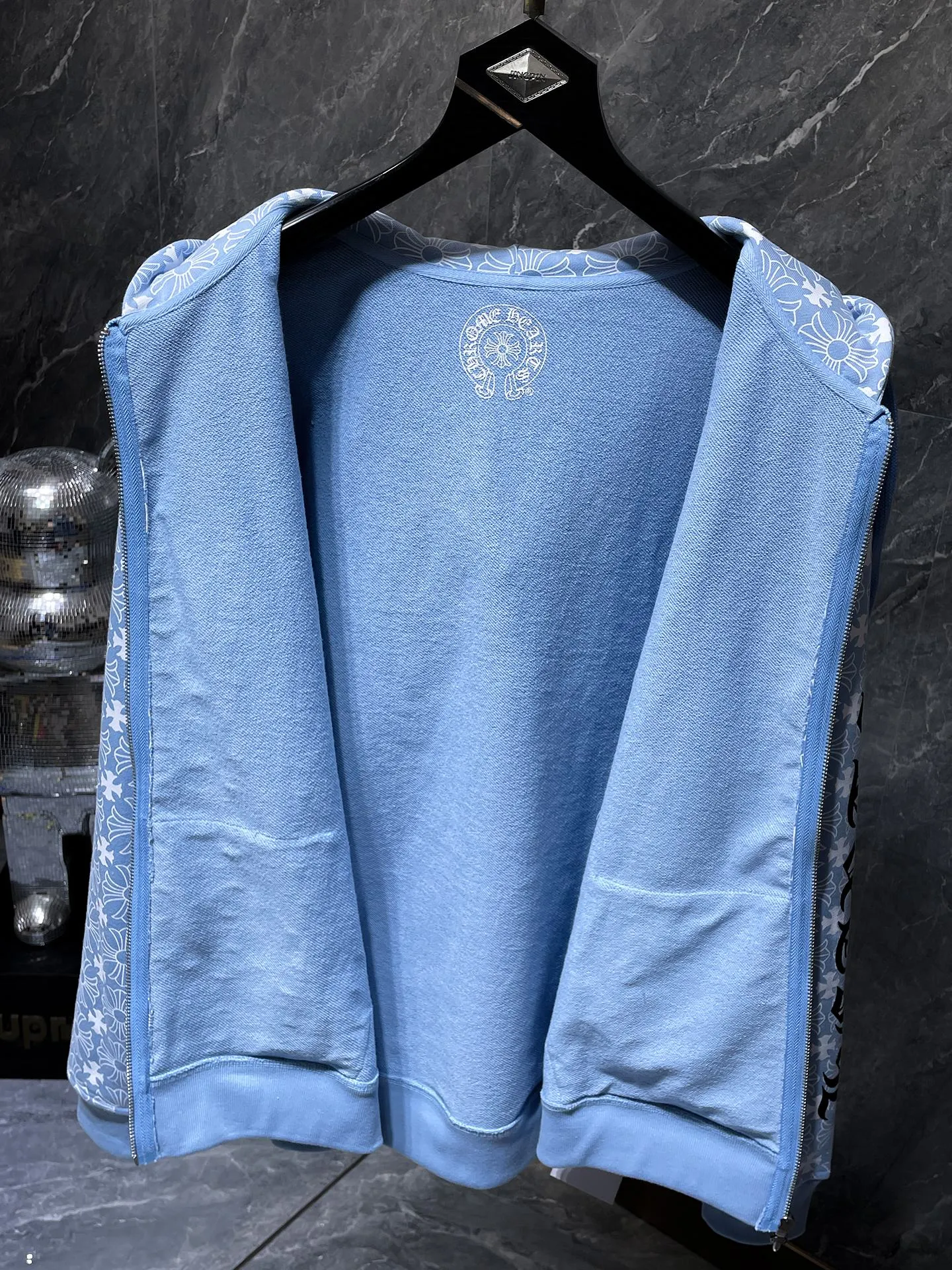 P260 Chrome Hearts Autumn and Winter 2025 Counter Synchronization ❤️ Chrome Hearts Horseshoe Dark Pattern Logo Blue Zipper Sweater Improved Customized Version 1:1 High Weight High Quality Fabric Recommended Colors: Customized Blue Customized Green Customized Orange Sizes: S, M, L, XL